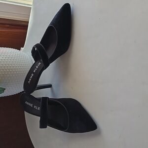 New Anne Kein iflex heels. Gorgeous black velvet. Designed for comfort.